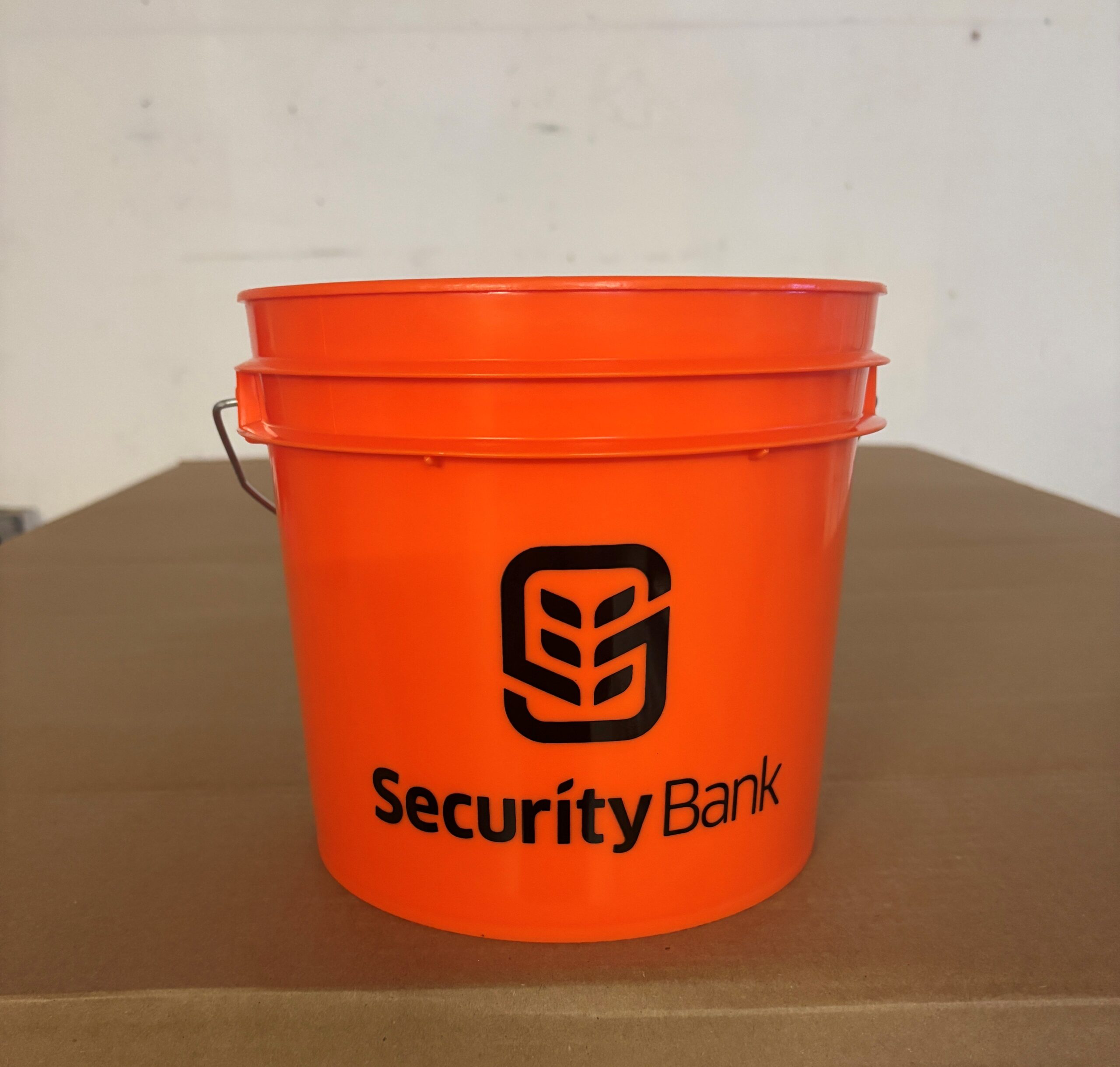 1 Gallon Plastic Bucket - Image 2